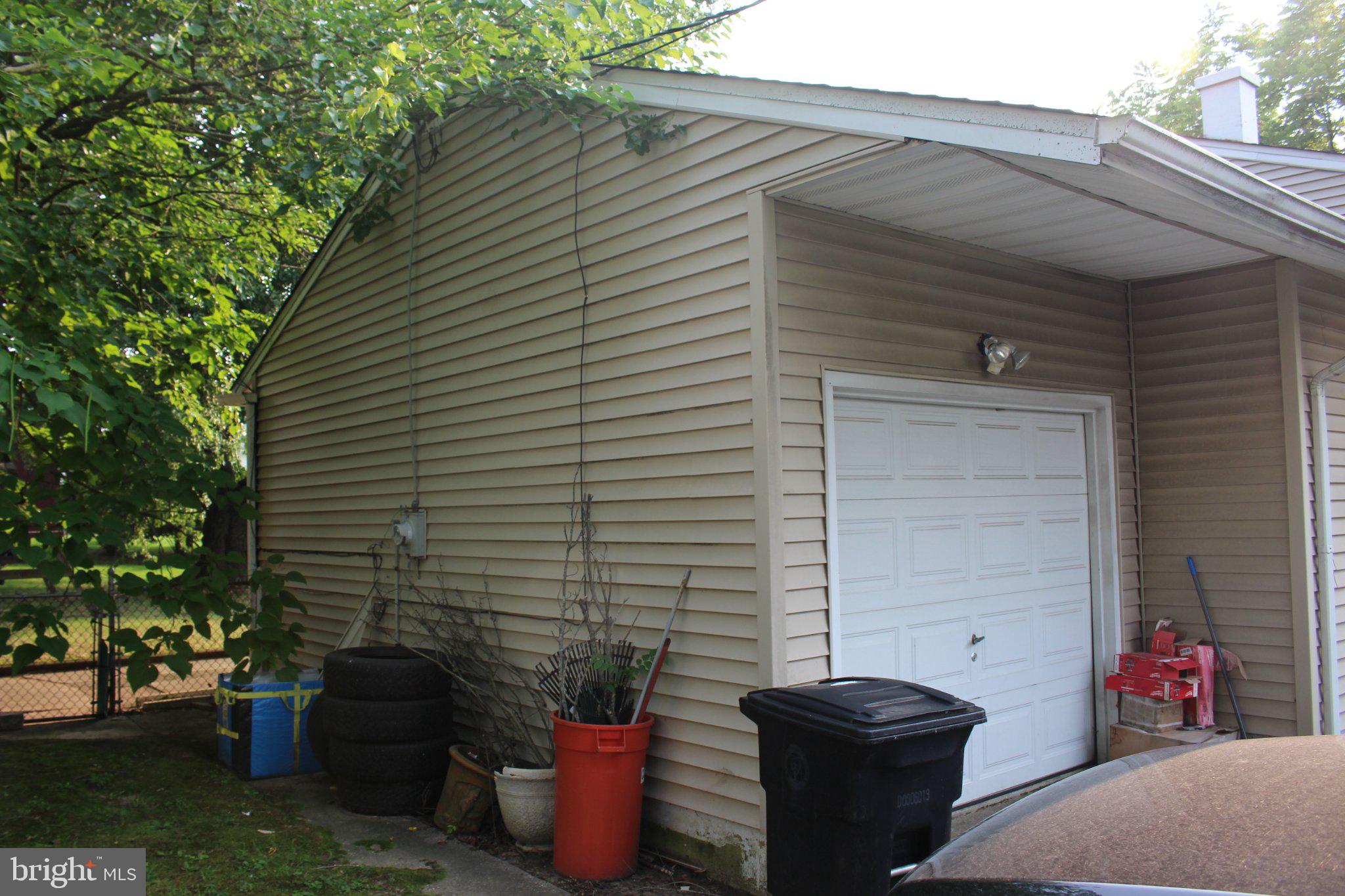 222 Ogden Sta Road Deptford, NJ 08090 - Photo 2 of 37 Charming garage with lush greenery.