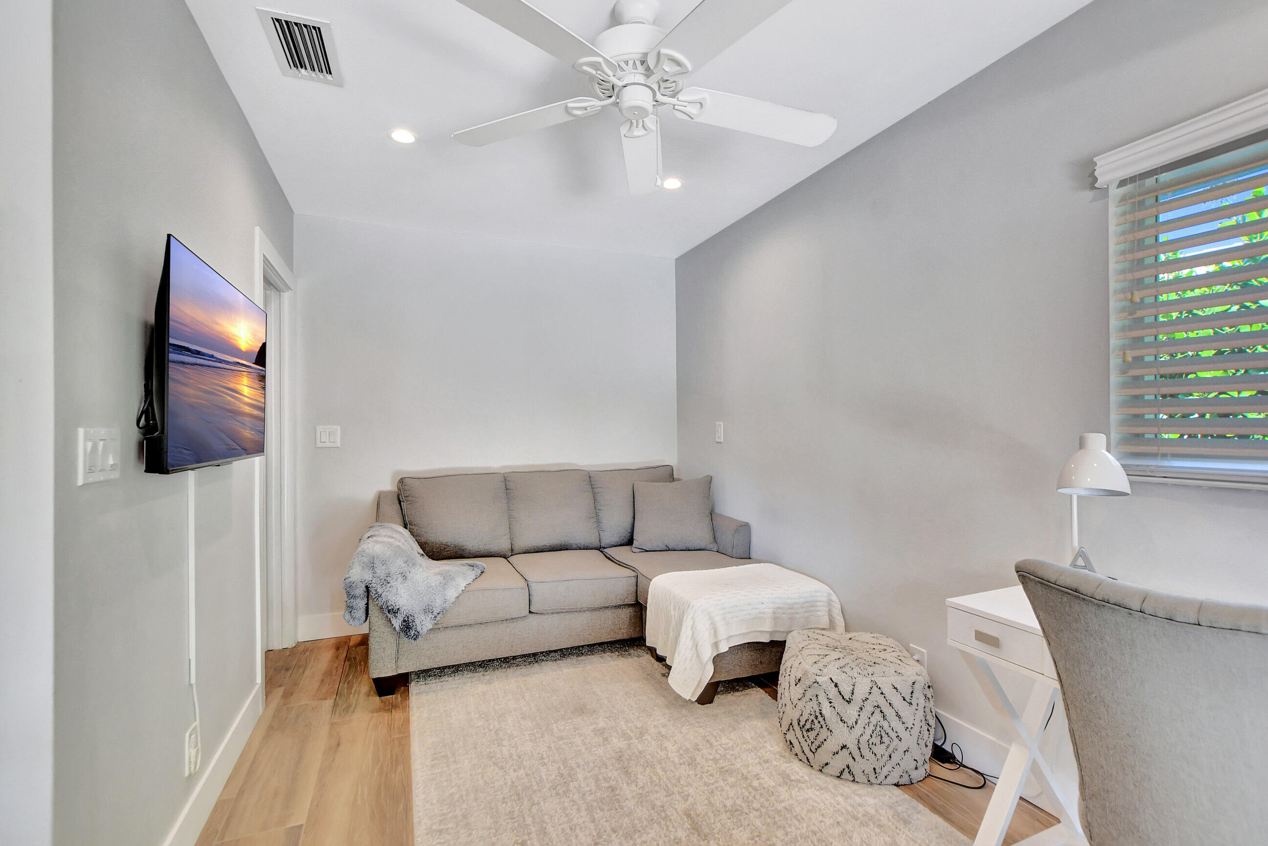 966 Hickory Terrace Boca Raton, FL 33486 - Photo 9 of 20 Family Room