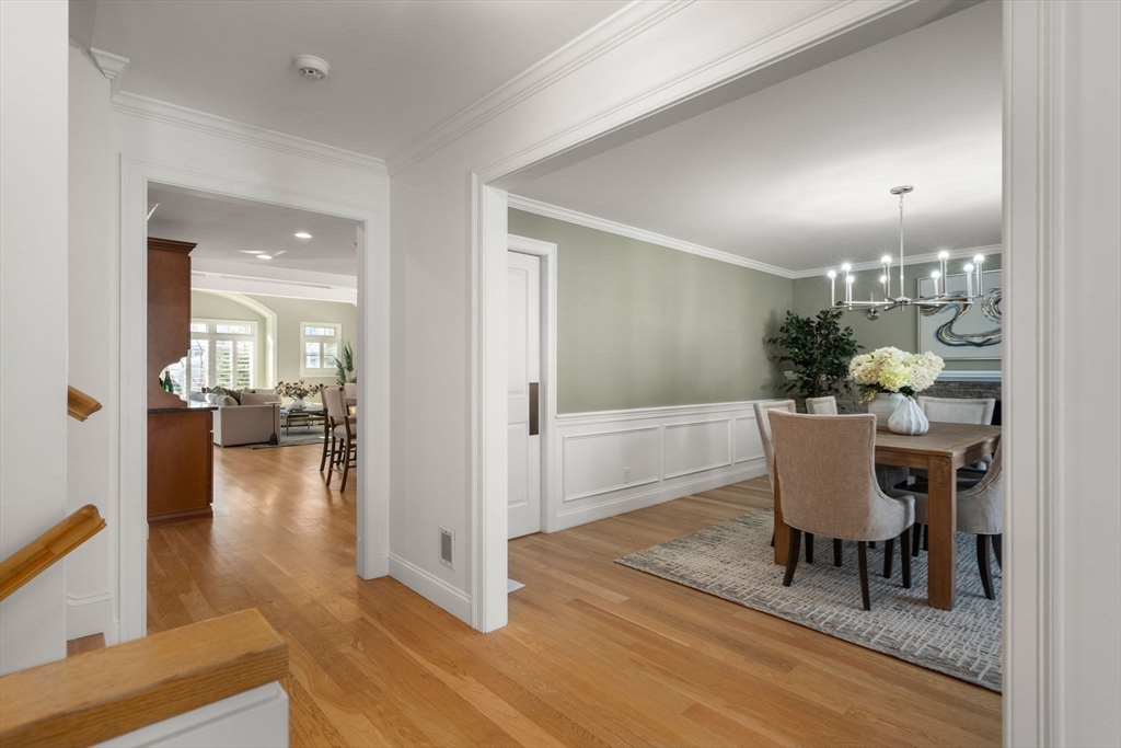 139 Woodbine Circle Needham, MA 02494 - Photo 3 of 33