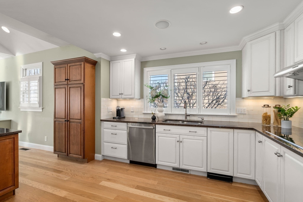 139 Woodbine Circle Needham, MA 02494 - Photo 9 of 33