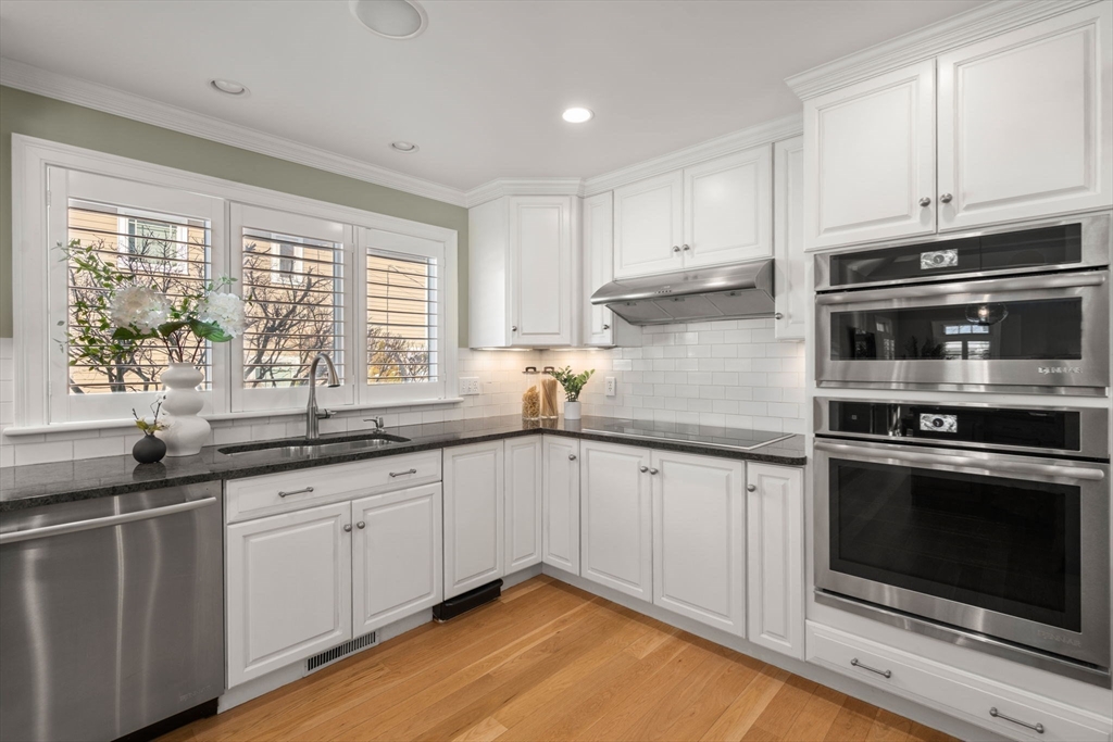 139 Woodbine Circle Needham, MA 02494 - Photo 10 of 33