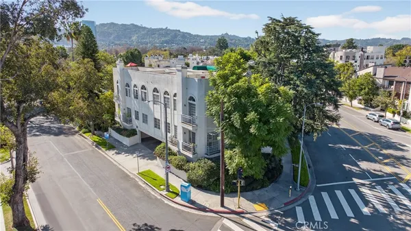 $975,000 | 4464 Moorpark Way, Unit 104, Toluca Lake, CA 91602