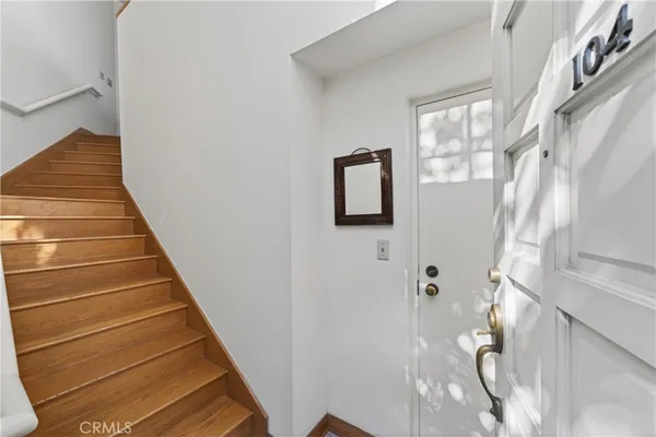 $975,000 | 4464 Moorpark Way, Unit 104, Toluca Lake, CA 91602