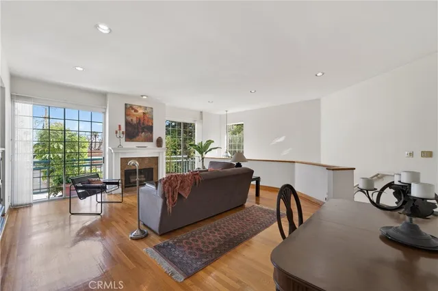 $975,000 | 4464 Moorpark Way, Unit 104, Toluca Lake, CA 91602