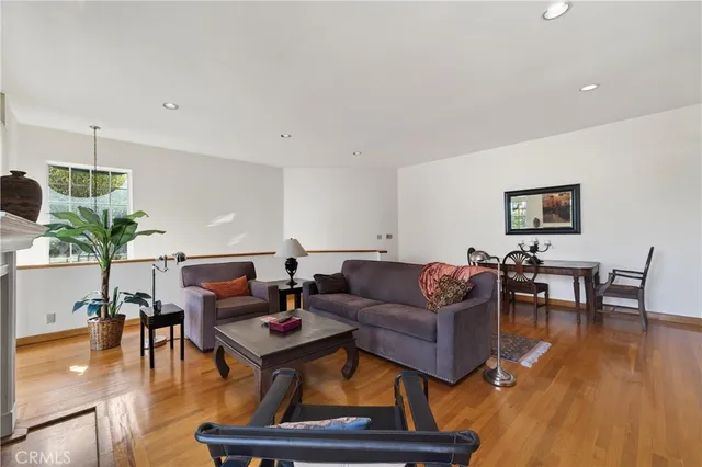 $975,000 | 4464 Moorpark Way, Unit 104, Toluca Lake, CA 91602