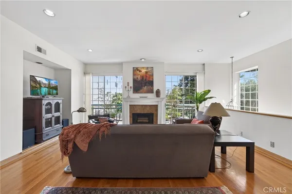 $975,000 | 4464 Moorpark Way, Unit 104, Toluca Lake, CA 91602