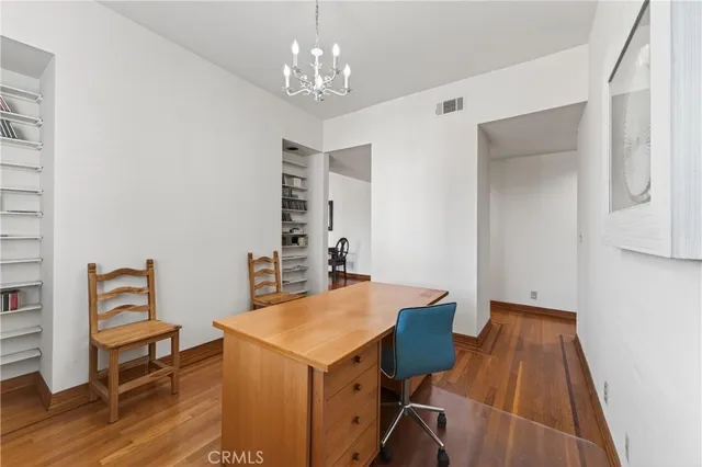 $975,000 | 4464 Moorpark Way, Unit 104, Toluca Lake, CA 91602