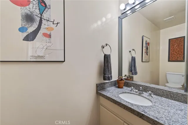 $975,000 | 4464 Moorpark Way, Unit 104, Toluca Lake, CA 91602