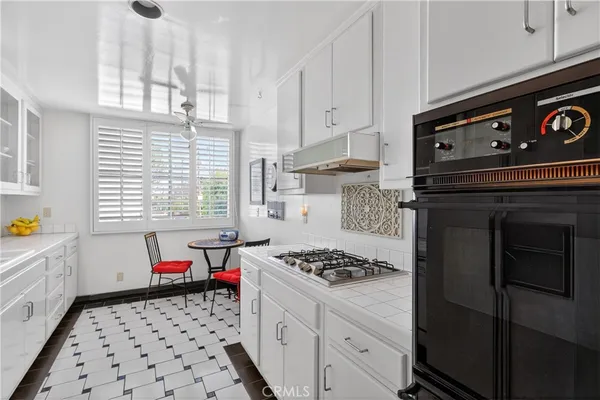 $975,000 | 4464 Moorpark Way, Unit 104, Toluca Lake, CA 91602