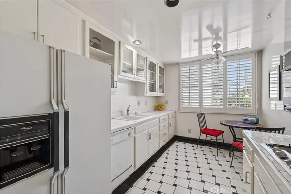 $975,000 | 4464 Moorpark Way, Unit 104, Toluca Lake, CA 91602