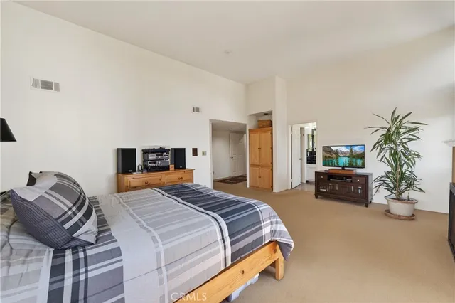 $975,000 | 4464 Moorpark Way, Unit 104, Toluca Lake, CA 91602