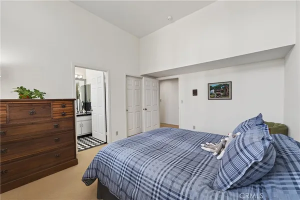 $975,000 | 4464 Moorpark Way, Unit 104, Toluca Lake, CA 91602