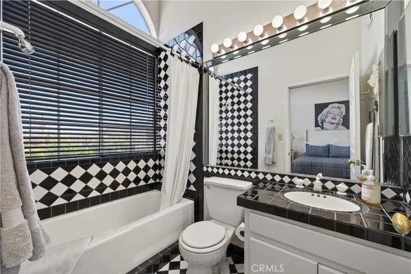 $975,000 | 4464 Moorpark Way, Unit 104, Toluca Lake, CA 91602