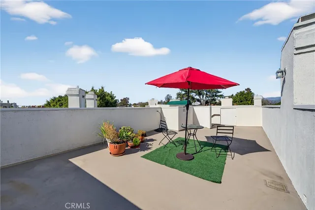 $975,000 | 4464 Moorpark Way, Unit 104, Toluca Lake, CA 91602