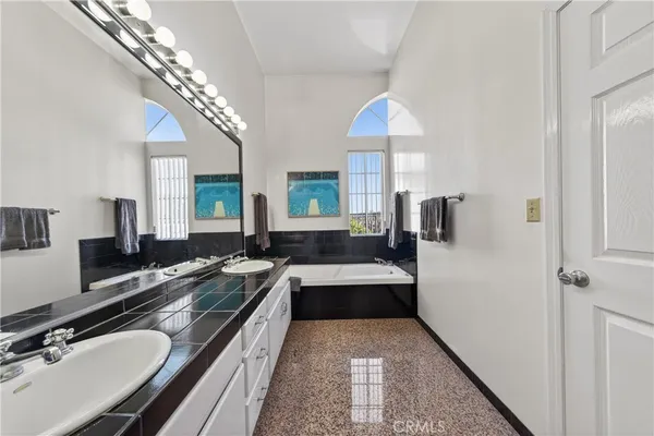 $975,000 | 4464 Moorpark Way, Unit 104, Toluca Lake, CA 91602