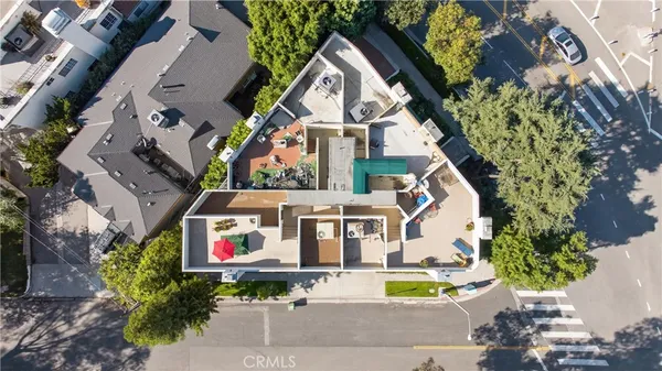 $975,000 | 4464 Moorpark Way, Unit 104, Toluca Lake, CA 91602