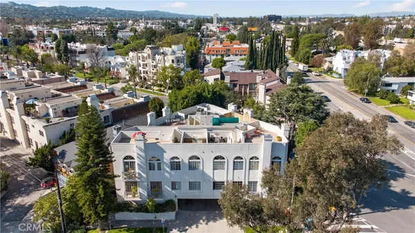 $975,000 | 4464 Moorpark Way, Unit 104, Toluca Lake, CA 91602