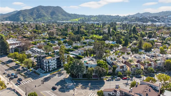 $975,000 | 4464 Moorpark Way, Unit 104, Toluca Lake, CA 91602