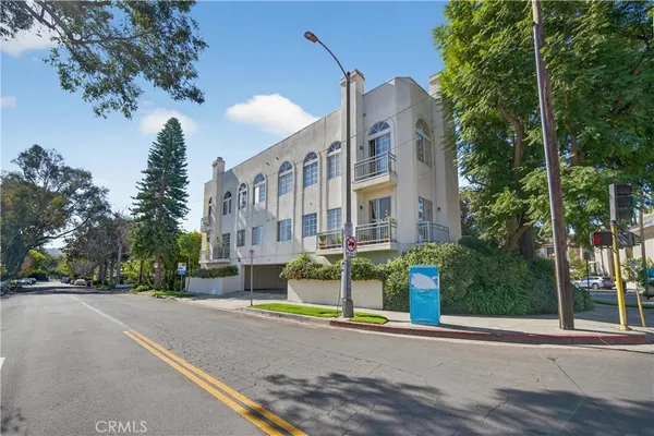 $975,000 | 4464 Moorpark Way, Unit 104, Toluca Lake, CA 91602