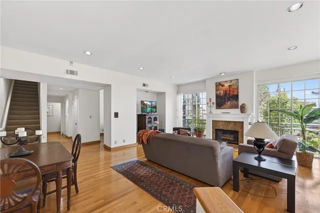 $975,000 | 4464 Moorpark Way, Unit 104, Toluca Lake, CA 91602