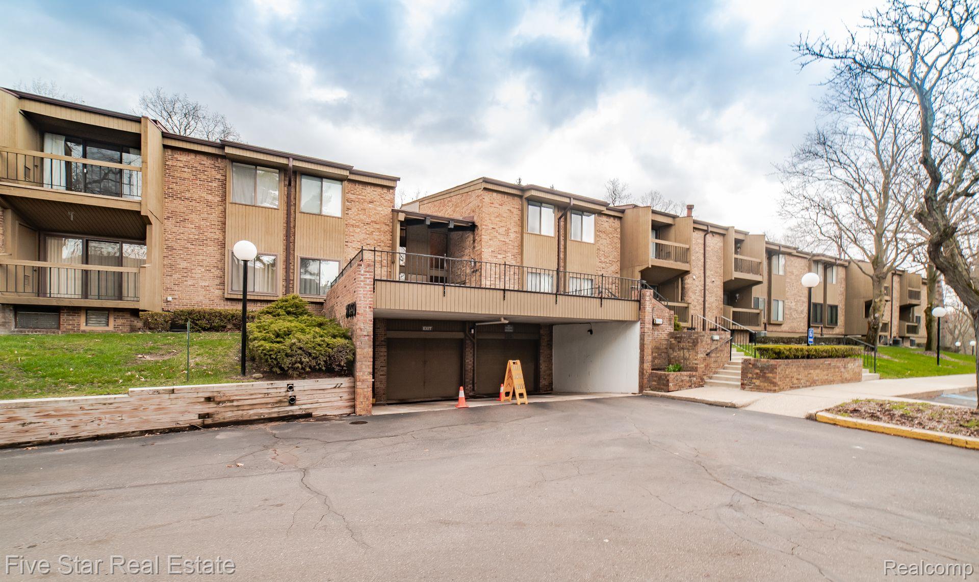 27330 Arborway Road, Unit 1 Southfield, MI 48033 - Photo 3 of 38 Gallery Image 3
