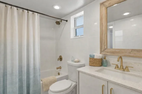 $2,000 | 1893 South Ocean Drive, Unit 503, Hallandale Beach, FL 33009