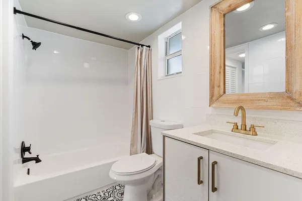 $2,000 | 1893 South Ocean Drive, Unit 503, Hallandale Beach, FL 33009