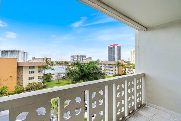 $2,000 | 1893 South Ocean Drive, Unit 503, Hallandale Beach, FL 33009