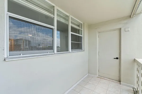 $2,000 | 1893 South Ocean Drive, Unit 503, Hallandale Beach, FL 33009