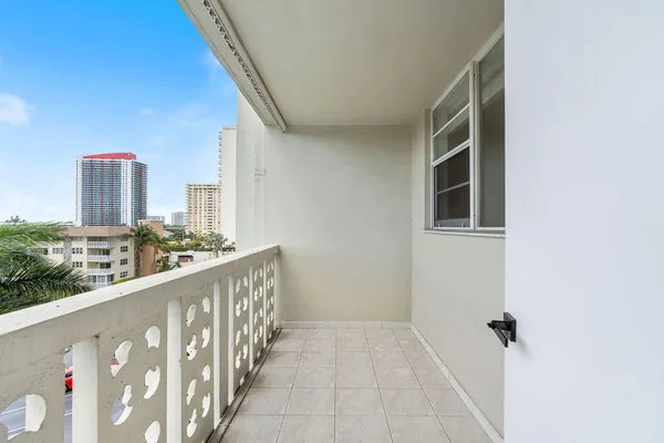 $2,000 | 1893 South Ocean Drive, Unit 503, Hallandale Beach, FL 33009