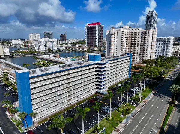 $2,000 | 1893 South Ocean Drive, Unit 503, Hallandale Beach, FL 33009