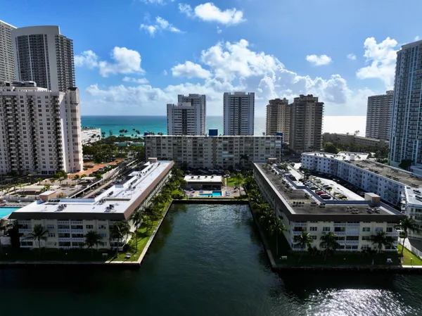 $2,000 | 1893 South Ocean Drive, Unit 503, Hallandale Beach, FL 33009