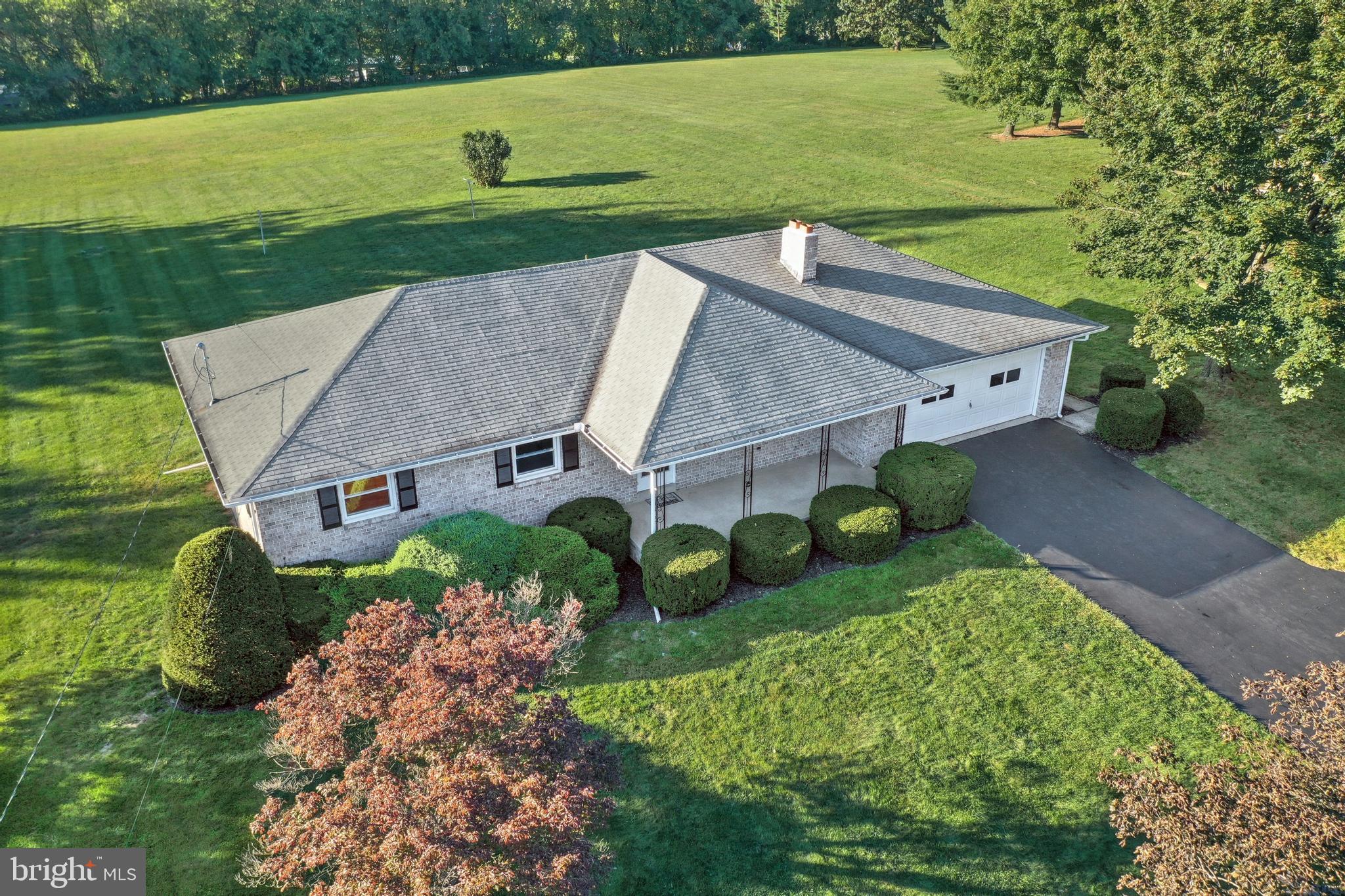 105 Manor Road Red Lion, PA 17356 - Photo 4 of 44 Gallery Image 4