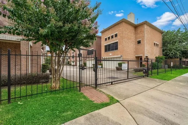 $329,000 | 8676 Meadowcroft Drive, Houston, TX 77063