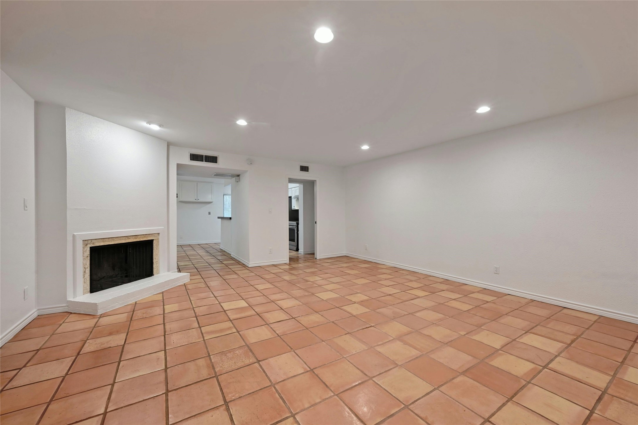 6637 Valleyside Road Austin, TX 78731 - Photo 4 of 27
