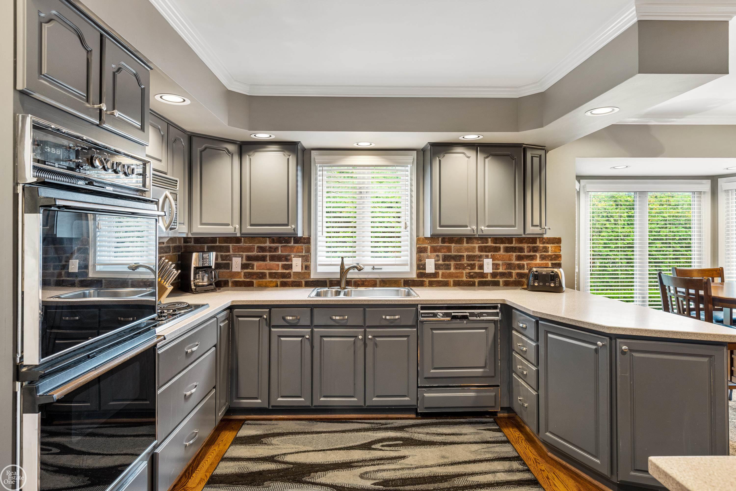 869 Lake Shore Road Grosse Pointe, MI 48236 - Photo 13 of 49 50123696-12.JPG