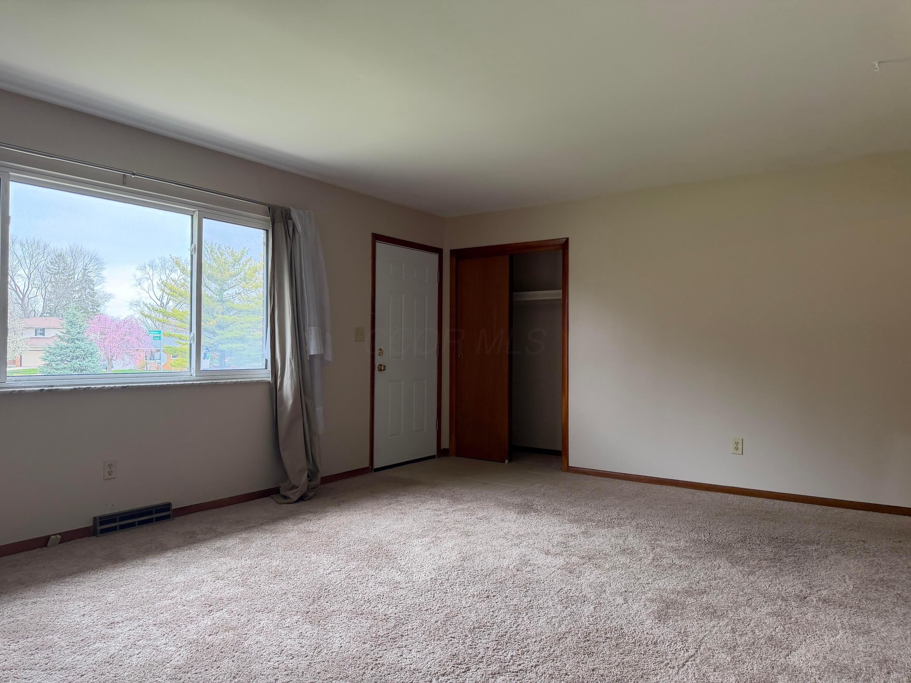 4979 Godown Road, Unit 4979 Columbus, OH 43220 - Photo 2 of 20 Living Room
