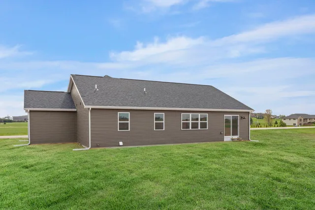 $479,900 | N6285 Blarney Stone Drive, Albany, WI 53502