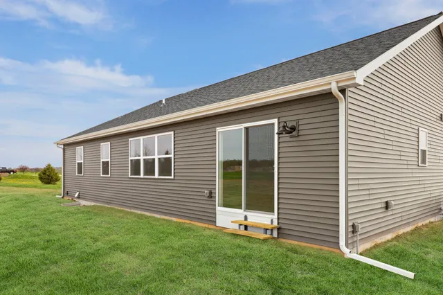 $479,900 | N6285 Blarney Stone Drive, Albany, WI 53502