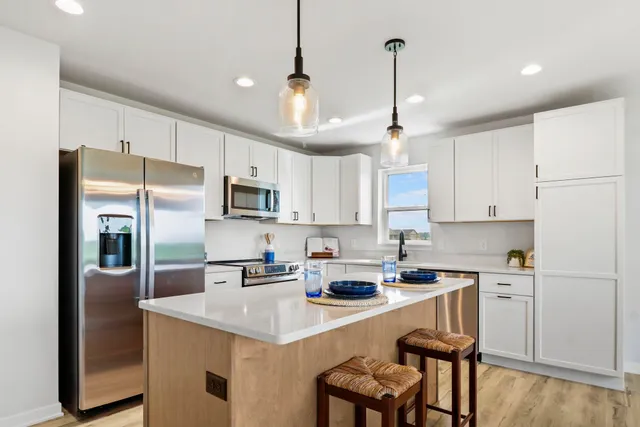 $479,900 | N6285 Blarney Stone Drive, Albany, WI 53502