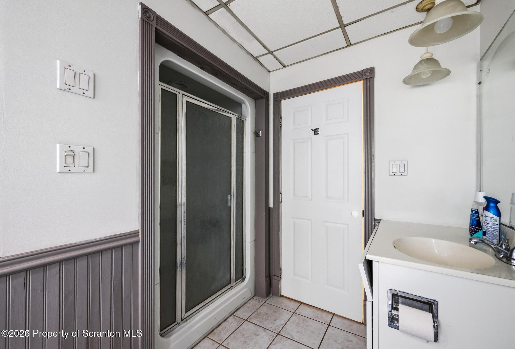 518 Prospect Avenue Scranton, PA 18505 - Photo 27 of 59 a bathroom with a tub and shower