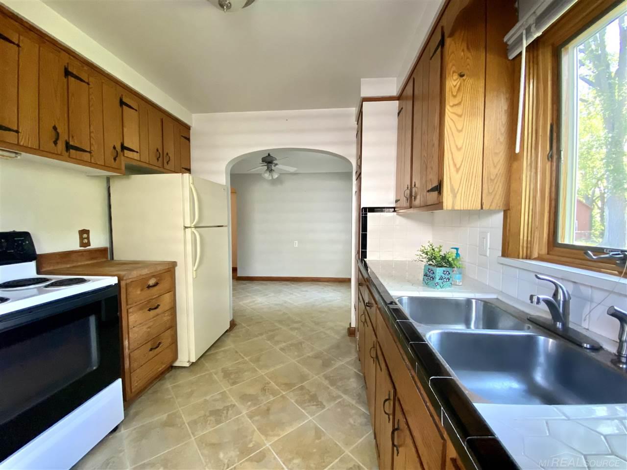 8210 Clinton River Road Sterling Heights, MI 48314 - Photo 14 of 33 50055485-13.JPG