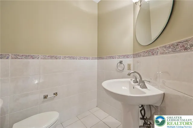 a view of an empty room with wooden floor and closet