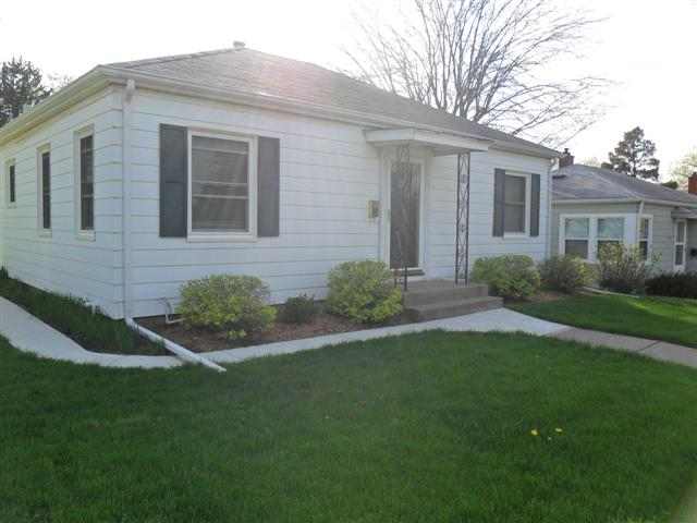 2134 Hickory Grove Road Davenport, IA 52804 - Photo 2 of 12 Gallery Image 2