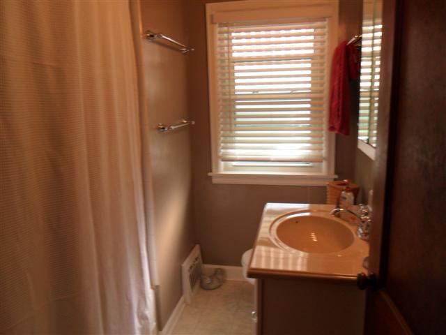 2134 Hickory Grove Road Davenport, IA 52804 - Photo 9 of 12 Gallery Image 9