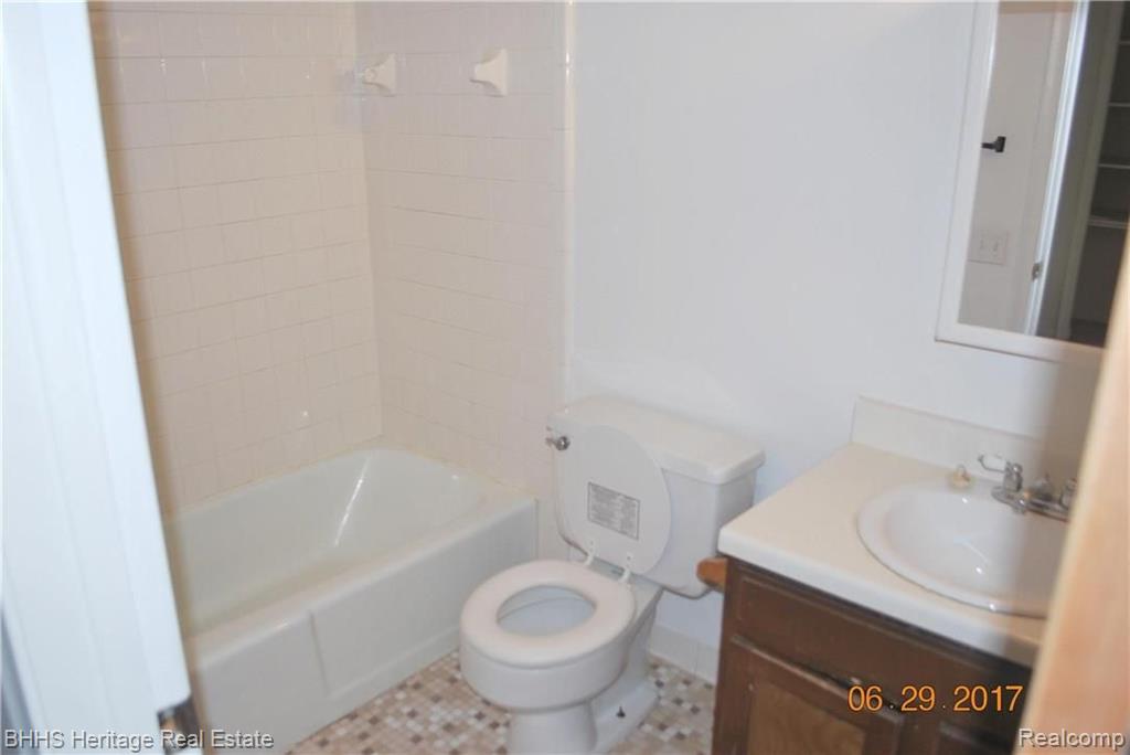 507 West Highland Road, Unit 10 Howell, MI 48843 - Photo 13 of 20