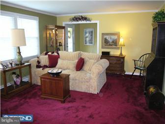 744 Parmentier Road Warminster, PA 18974 - Photo 3 of 12 Gallery Image 3