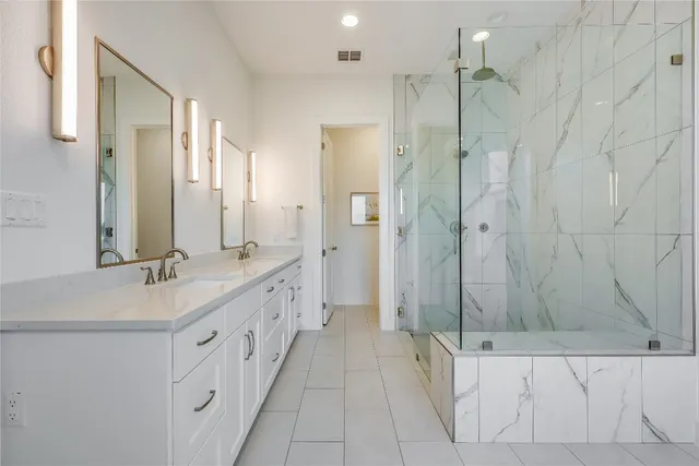 $1,149,999 | Undisclosed Address, Point Venture, TX 78645