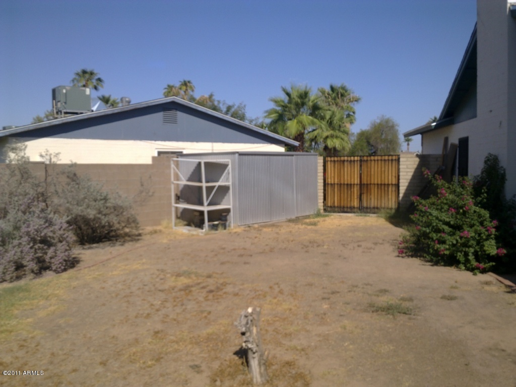 3813 West Hatcher Road Phoenix, AZ 85051 - Photo 5 of 20 Large Side Yard with Double RV Gate