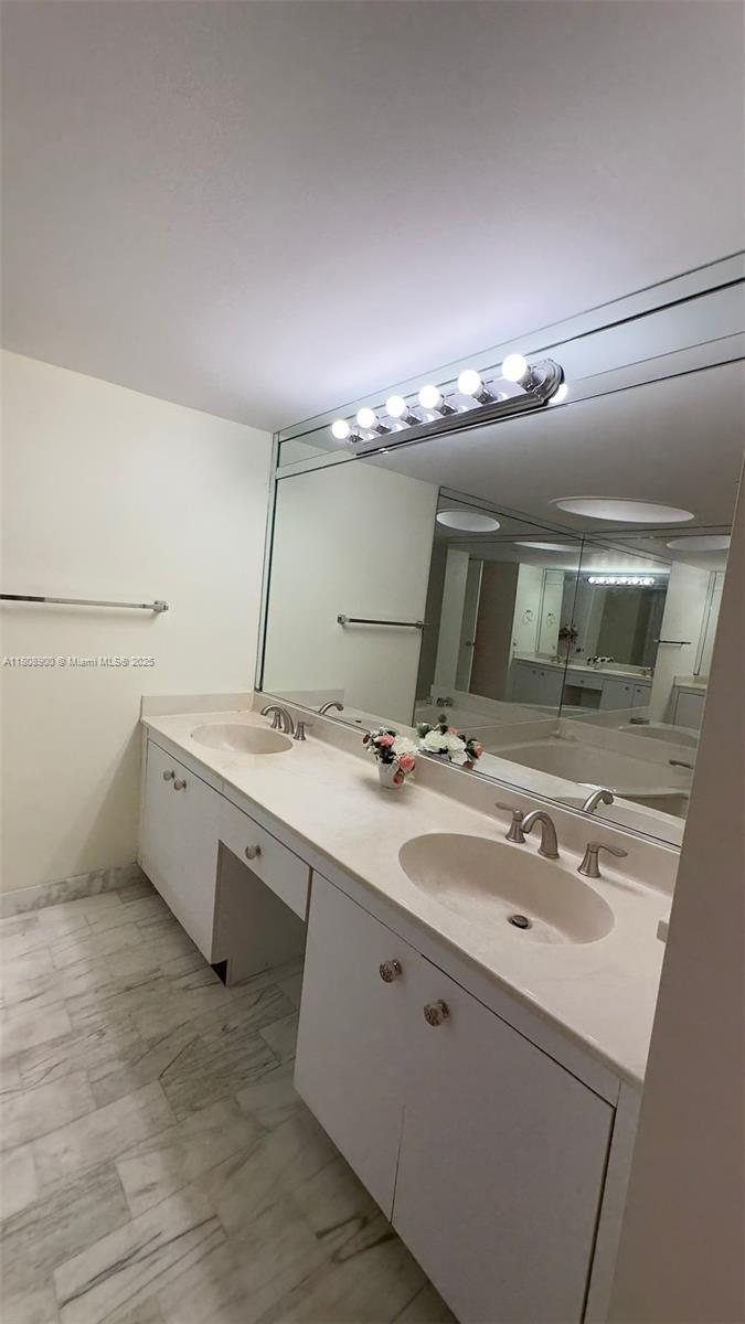 2000 Towerside Terrace, Unit 711 Miami, FL 33138 - Photo 14 of 39